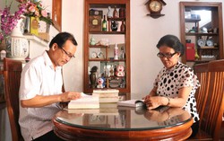 Những người mẹ, người bà giữ nếp đọc trong gia đình thời công nghệ số