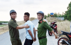 Đâm vợ tử vong sau cơn say rồi ôm con nhỏ bỏ trốn