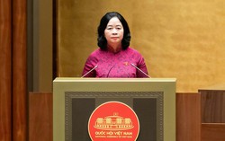 Chủ tịch UBTƯ MTTQ Việt Nam Bùi Thị Minh Hoài trình bày báo cáo tổng hợp kiến nghị cử tri và Nhân dân gửi tới Quốc hội khóa XVI