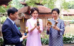 Phu nhân Tổng Bí thư, Chủ tịch nước và Phu nhân Tổng thống Hàn Quốc tham quan Bảo tàng dân tộc học