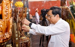Chủ tịch Quốc hội Trần Thanh Mẫn tri ân các Anh hùng liệt sỹ tại An Giang