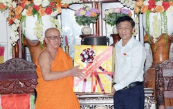 Chủ tịch Hội đồng Dân tộc của Quốc hội chúc Tết Chôl Chnăm Thmây tại Cà Mau