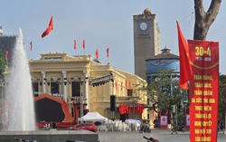 Đường phố Hải Phòng rực rỡ cờ hoa mừng 51 năm Ngày đất nước thống nhất