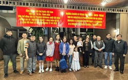 Đại sứ quán Việt Nam tại Argentina thăm, gặp gỡ cộng đồng người Việt ở Posadas