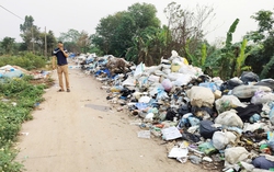 Hưng Yên: Bãi rác "vỡ trận", dân bỏ ruộng, trẻ sơ sinh phải đưa đi gửi