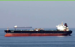 Tàu thuyền trở lại eo biển Hormuz sau thỏa thuận ngừng bắn Mỹ–Iran