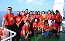 Truong Sa voyage strengthens overseas Vietnamese ties to the homeland