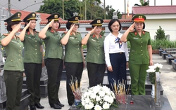 Hội Phụ nữ Bộ Công an dâng hương tri ân Anh hùng Liệt sĩ Bùi Thị Cúc