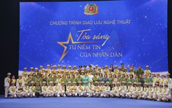 Video: "Những ánh thép thầm lặng" tỏa sáng từ niềm tin yêu của Nhân dân
