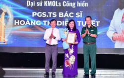 PGS.TS Hoàng Thị Diễm Tuyết được vinh danh tại Giải thưởng “Đại sứ truyền thông ngành Y - KMOLs”