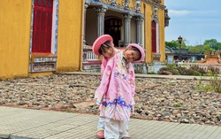 Hành trình 1500km và lời giải cho nỗi sợ của những người mẹ "nuôi con trong phòng kính”