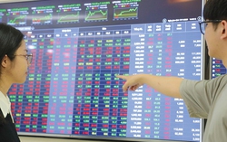 Dầu khí bứt tốc cuối phiên, VN-Index vẫn chưa thể thoát trạng thái giằng co