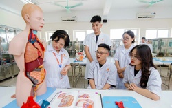 Học phí ngành Y Dược tăng mạnh: "Giấc mơ áo trắng" trở thành nỗi lo của cha mẹ