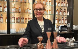 Mỹ: Phụ nữ đang định nghĩa lại tương lai của ngành rượu whisky