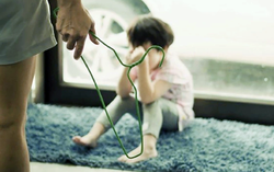 Liên tiếp các vụ bạo hành trẻ em: Khoảng trống bảo vệ trong gia đình tái cấu trúc