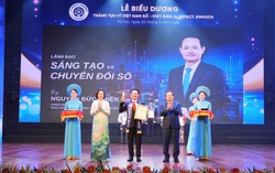 Tổng Giám đốc EVNNPC nhận Giải thưởng Lãnh đạo Sáng tạo và Chuyển đổi số