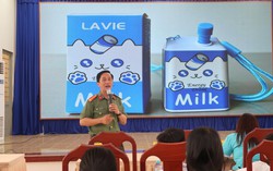 Công an TPHCM hướng dẫn học sinh cảnh giác với ma túy núp bóng thuốc lá điện tử
