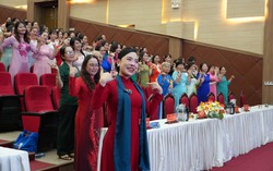 Hơn 300 phụ nữ phường Tân Đông Hiệp rèn luyện phong thái tự tin chào mừng Đại hội