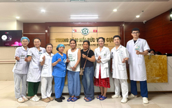 Người mẹ trẻ trở về từ lằn ranh sinh tử để được ôm con thêm lần nữa