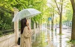 Cười trong nước mắt