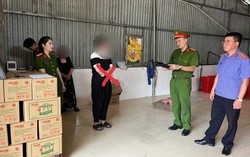 Triệt phá 2 “tổng kho” chứa hàng nghìn chai thực phẩm giả