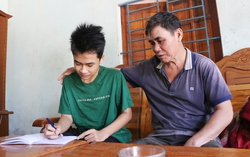 "Gà trống nuôi con": Những người cha gánh cả yêu thương còn thiếu