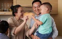 Hỗ trợ 2 triệu đồng khi sinh con thứ 2: Đặt phụ nữ ở trung tâm chính sách để khuyến sinh bền vững