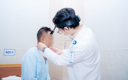 Bệnh nhân người nước ngoài nguy kịch vì hai chiếc răng sâu không được điều trị