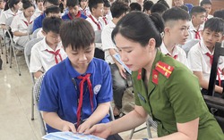 Nữ cảnh sát hình sự mang ánh sáng công lý xoa dịu nỗi đau con trẻ