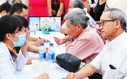 Miễn phí bảo hiểm y tế cho người từ 65 tuổi: "Tấm đệm an sinh" từ những điều bình dị