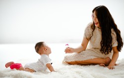 Từ sợi vải đến làn da: Vì sao nước giặt xả cho trẻ sơ sinh cần tiêu chuẩn riêng?