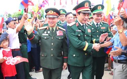 Đại tướng Phan Văn Giang đón đoàn Bộ Quốc phòng Lào tới Việt Nam dự giao lưu biên giới