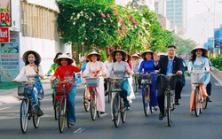 Khánh Hòa: Hơn 2.000 phụ nữ tham gia Lễ hội Áo dài sắc màu của biển