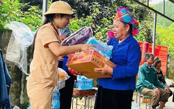 Hội Phụ nữ Công an tỉnh Lai Châu khẩn trương hỗ trợ người dân Mường Than khắc phục hậu quả mưa lũ