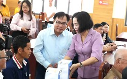 Phó Chủ tịch Quốc hội Nguyễn Thị Thanh tặng quà người có công và gia đình chính sách ở Đắk Lắk