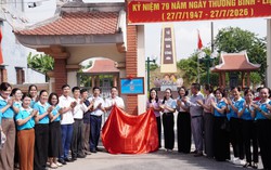 Số hóa Nghĩa trang Liệt sĩ: Phụ nữ Hưng Yên xây "cây cầu ký ức" trên không gian số