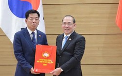 Phó Chủ tịch UBTƯ MTTQ Việt Nam Hoàng Công Thủy thăm, làm việc với cộng đồng người Việt tại Hàn Quốc