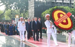 Lãnh đạo Đảng, Nhà nước viếng Chủ tịch Hồ Chí Minh, tưởng niệm Anh hùng liệt sĩ