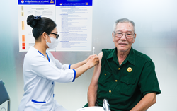 Trao tặng 10.000 liều vaccine cúm tới Mẹ Việt Nam anh hùng, thương bệnh binh
