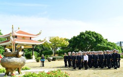 Lữ đoàn 171 Hải quân dâng hương tưởng niệm các Anh hùng Liệt sĩ