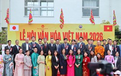 Sứ giả văn hóa Việt nơi đất khách