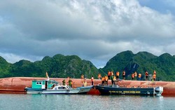 Vụ lật tàu tại Vân Đồn: Đã cứu được 3 người, 2 người bị mắc kẹt trong cabin