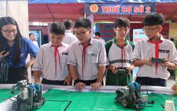 TPHCM: Người dân hào hứng trải nghiệm nhiều công nghệ hiện đại tại "Ngày hội Công dân số"