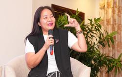 Nữ lãnh đạo thời AI: Đừng sợ bị thay thế, hãy học để làm chủ công nghệ