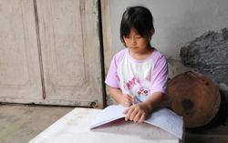 "Bà ơi, bao giờ bố con về?", câu hỏi xé lòng của bé lớp 3 khi bố tai nạn giao thông