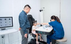 Khoảng 5 triệu trẻ em Việt Nam mắc tật khúc xạ