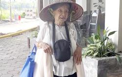 Cụ bà 90 tuổi hàng ngày vẫn rong ruổi mưu sinh
