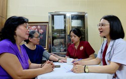 Không tách rời gia đình trong chăm sóc người cao tuổi