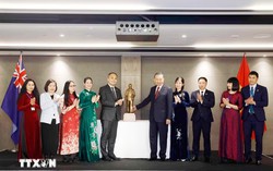 Tổng Bí thư, Chủ tịch nước Tô Lâm gặp gỡ cán bộ, nhân viên sứ quán và người Việt Nam tại New Zealand