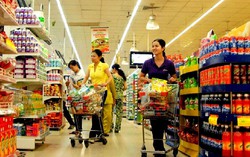 Tiêu dùng nội địa lập kỷ lục, nhưng sức mua thực "đi chậm"